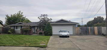 3058 Lazy Creek Dr, Medford, OR 97504