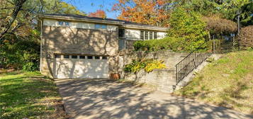 2565 Aldon Dr, Sewickley, PA 15143