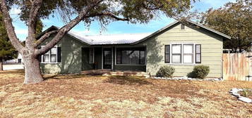 16 W Rochefort St, Eden, TX 76837