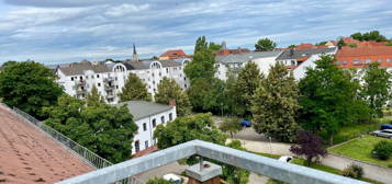 Fernblick - tolle, individuelle 2-Zi-Wohnung mit EBK und Dachterrasse in Stadtfeld Ost