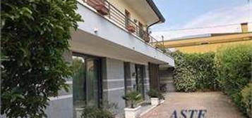 Villa all'asta in viale Europa, 102