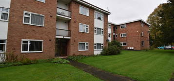 Flat to rent in Hanover Gardens, Upper Holly Walk, Leamington Spa, Warwickshire CV32