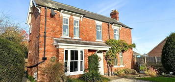 3 bed detached house for sale