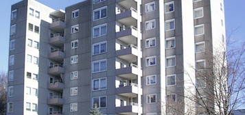 Renovierte 3-Zi. Wohnung im 5. OG mit Balkon in Langenfeld