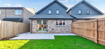 2 bed detached house for sale