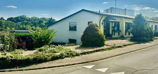 Traumhafter Bungalow mit Galerie in bevorzugter Lage in Elversberg - Ihr Rückzugsort mit Garten