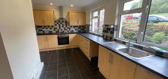 3 bed semi-detached house to rent