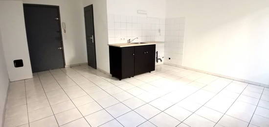 Studio  à louer, 1 pièce, 24 m², Étage 1/2