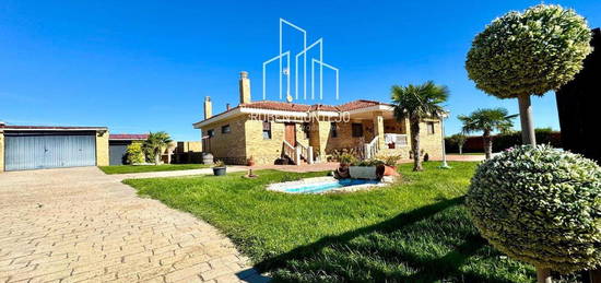 Casa o chalet en venta en Cedillos, Castellanos de Villiquera