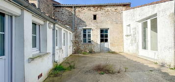 Maison de Plain-Pied avec Projet de Rénovation à Saint-Fiacre-sur-Maine.