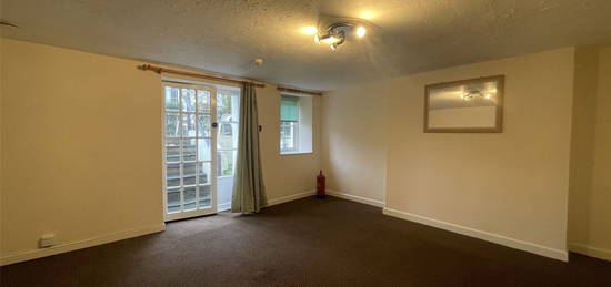 Flat to rent in Newport Terrace, Barnstaple, Devon EX32