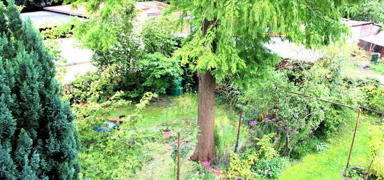 ~ 4 Raum Wohnung mit viel Platz + Wintergarten + Garten ~