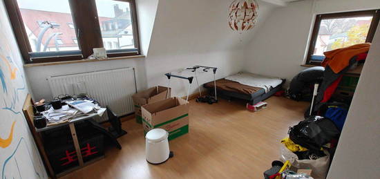 Helle 3,5 Zimmer Wohnung mit Balkon & Stellplatz in Feucht 2 OG r