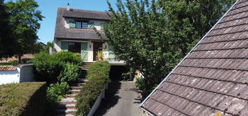 CHARTRES Agglo. Vallée de l’Eure. Maison + dépendance dans quartier calme et arboré. Garages et parkings