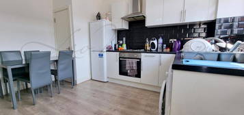 2 bed flat to rent