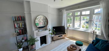 Maisonette to rent in Godley Road, London SW18