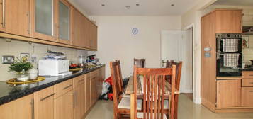 4 bed property to rent