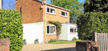 4 bed detached house to rent