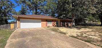 1796 Southhaven Cir, Jackson, MS 39204