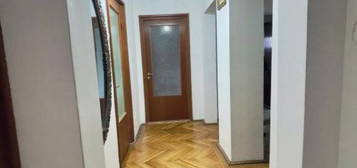 Apartament cu 4 camere decomandat