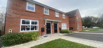 3 bedroom semi-detached house to rent