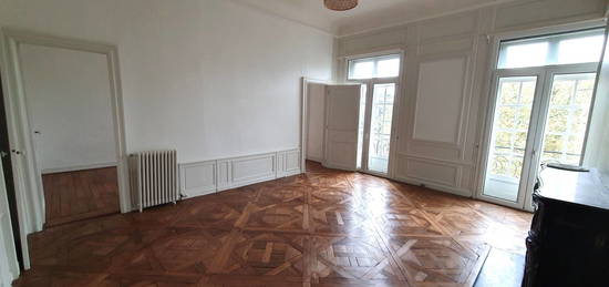 Appartement  à louer, 3 pièces, 2 chambres, 92 m²