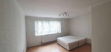 Flat to rent in Pelham Road, Ilford IG1