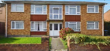 Flat to rent in Llanover Road, Wembley HA9