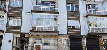 AŞAĞIEĞLENCE SARAYKÖY SOKAKTA BAĞIMSIZ SALON, 3+1, KATTA,YAPILI,