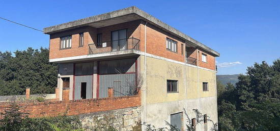 Chalet en calle Maceda en Maceda