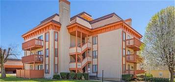 301 S Spring St APT 102, Independence, MO 64050