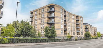 Flat for sale in Windsor Road, Slough SL1