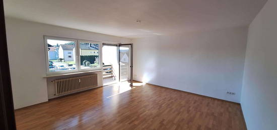 Schöne 4-Zimmer-Wohnung mit Balkon und EBK in Lappersdorf-Lorenzen