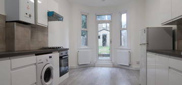 4 bedroom terraced house to rent