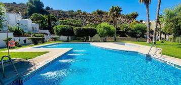 Casa en avenida Los Pinos, Velilla-Taramay, Almuñécar