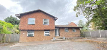 6 bedroom detached house