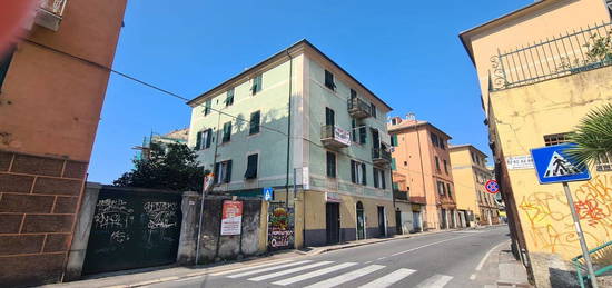 Trilocale in vendita in via Borgoratti, 75