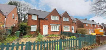 4 bedroom semi-detached house to rent