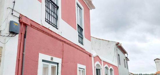 Arrendamento de Apartamento T3  na rua de Entre Muros, 21