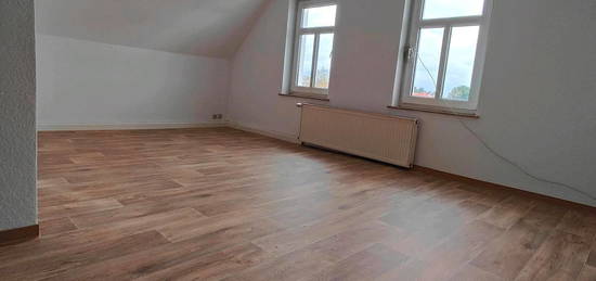 Ruhige 2-Raum-Dachgeschosswohnung in RN-West