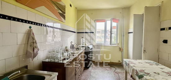 Apartament 3 camere, etaj 3 cu lift, Complexul Studentesc