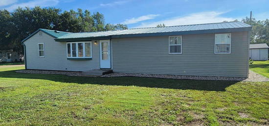 608 Barrett Ave N, Wessington Springs, SD 57382