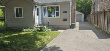 1977 Guild Rd, Pickering, ON L1V 1X9