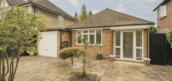 Bungalow to rent in Gloucester Road, Hampton TW12