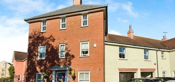 5 bedroom terraced house for sale