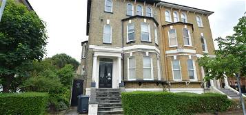 Flat to rent in Grove Road, Surbiton KT6