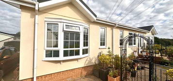 2 bed detached bungalow for sale