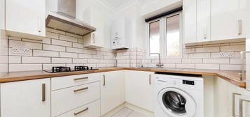 Flat to rent in New Park Road, London SW2