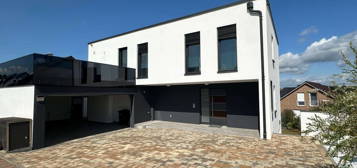 Hochexklusive Villa "Luxus EFH" Baujahr 2021 - Top Ausstattung, Büro-o. Wohneinheit im UG.