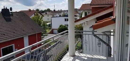 Helle Dachgeschoß-Wohnung mit EBK, Balkon und tollem Blick!